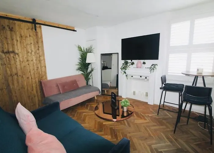 Cute & Quiet Apartment In The Heart Of Hampstead