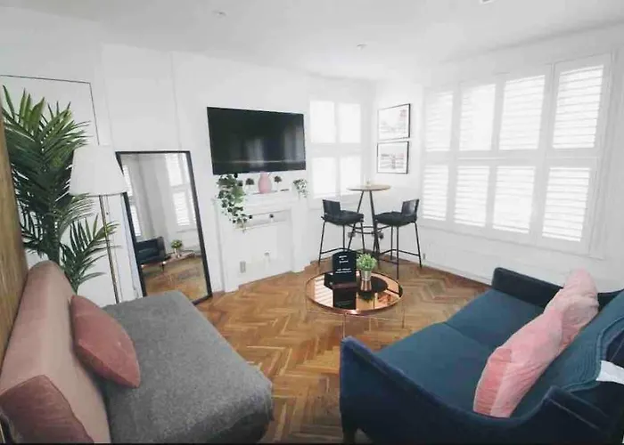 Cute & Quiet Apartment In The Heart Of Hampstead